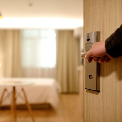 hotel_guest_room_new_door_entrance_welcome-1043300